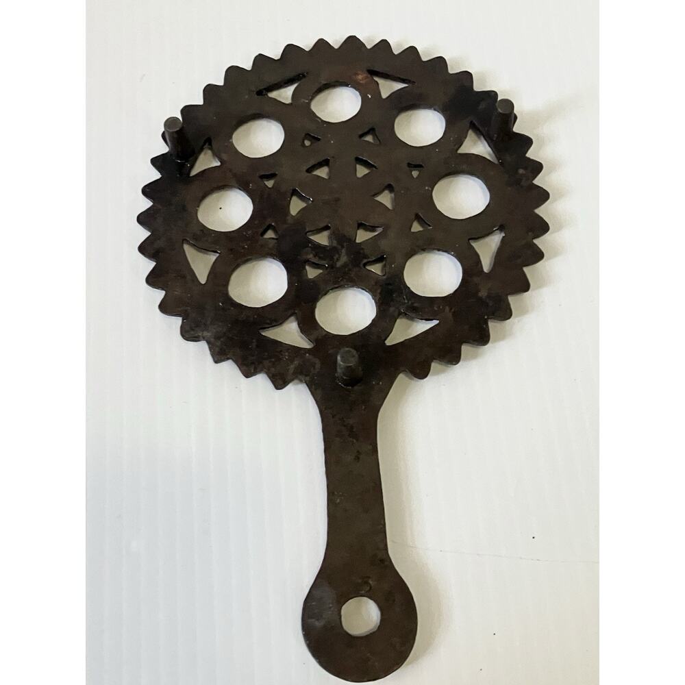 Antique Cast Iron Handled Trivet Set Of 3 Rustic Vintage Kitchen Decor Display - Picture 5 of 6